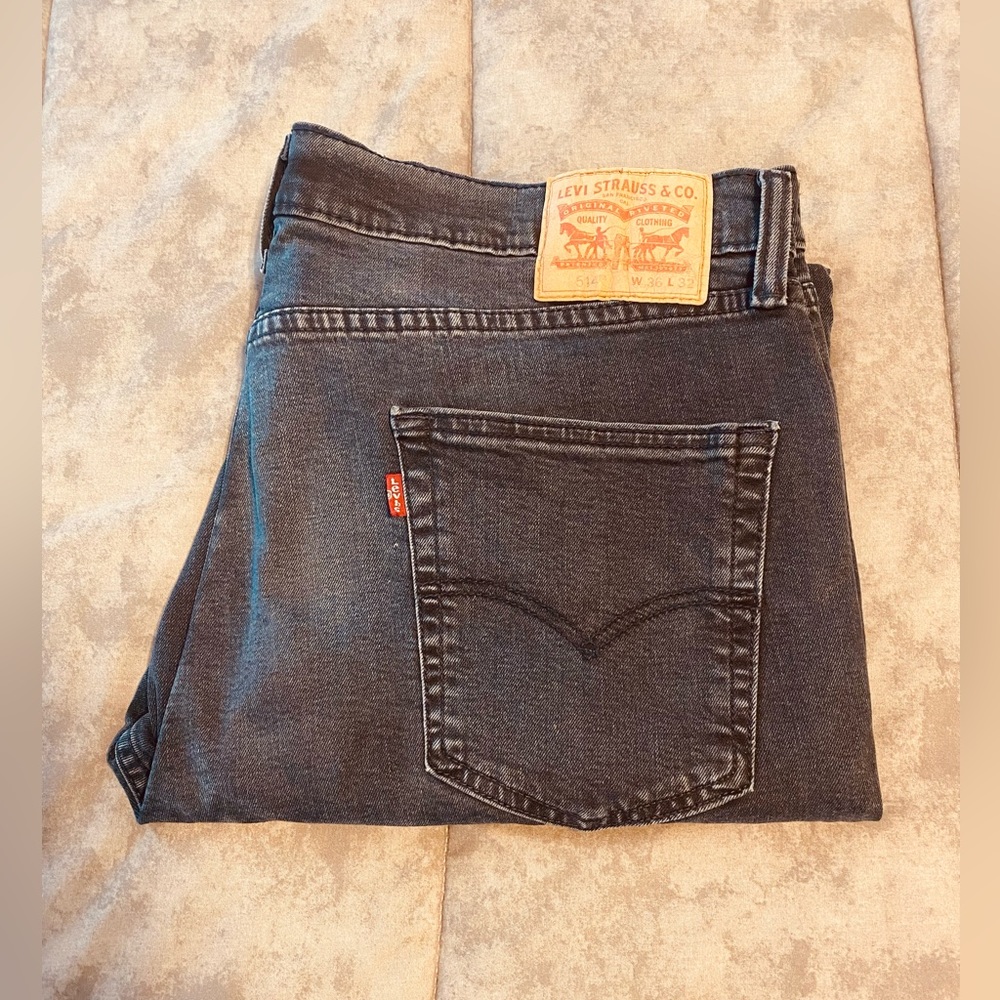 LEVI’s 514 Straight Fit Mens Jeans Size 36 x 32